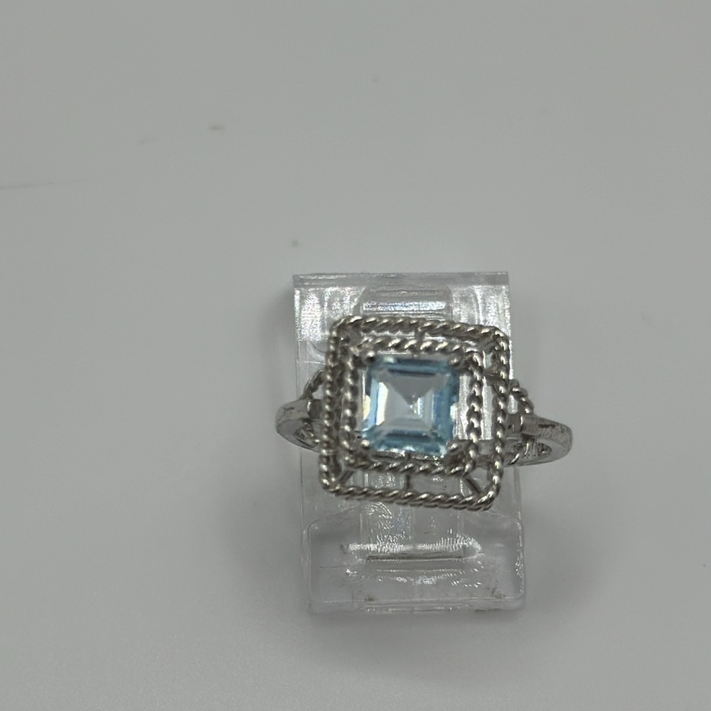 Gorgeous Topaz Color Crystal Elegant 925 Silver Ring